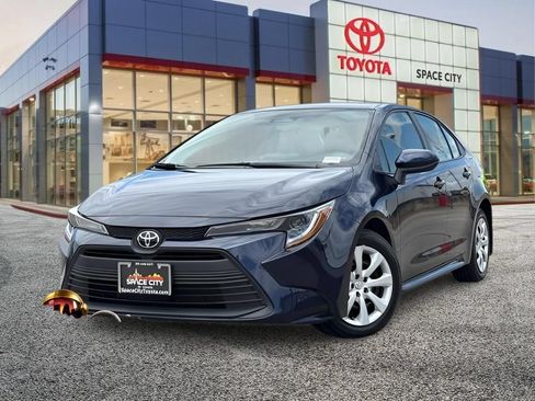 Used 2024 Toyota Corolla LE FWD image 2
