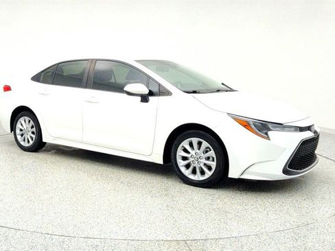 Used 2022 Toyota Corolla LE w/ LE Convenience Package image 3