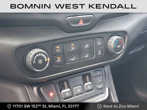 Used 2021 GMC Terrain SLE image 27