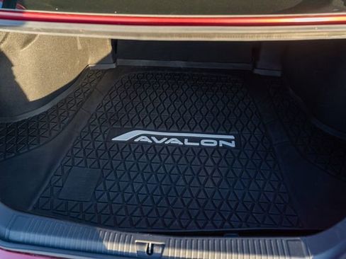 Used 2020 Toyota Avalon Limited image 17