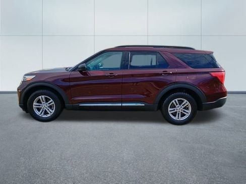 Used 2022 Ford Explorer XLT w/ Equipment Group 202A image 2