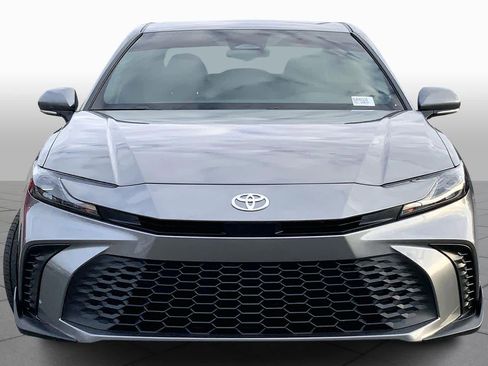 Used 2025 Toyota Camry SE image 3