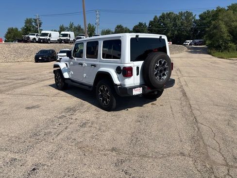 Used 2024 Jeep Wrangler Unlimited Sahara w/ Technology Group AWD/4WD image 3
