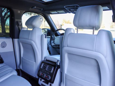 Used 2015 Land Rover Range Rover HSE image 34