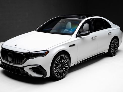 Used 2026 Mercedes-Benz E 53 AMG e 4MATIC Sedan image 5