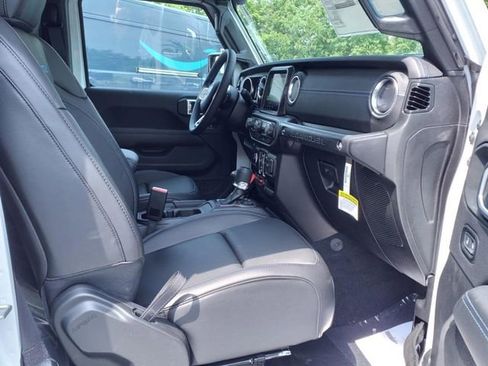 Used 2023 Jeep Wrangler Unlimited Rubicon 4xe w/ Dual Top Group AWD/4WD image 10