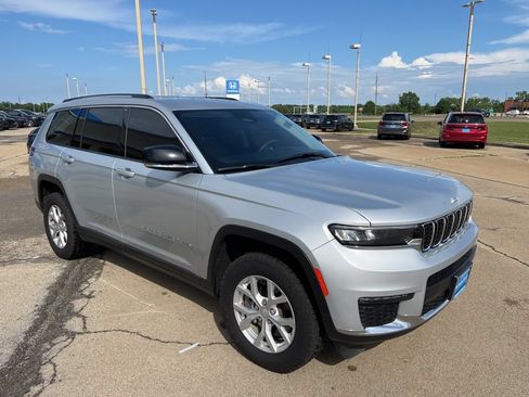 Used 2023 Jeep Grand Cherokee L Limited AWD/4WD image 3