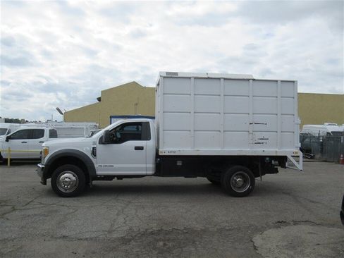 Used 2017 Ford F550 2WD Regular Cab Super Duty image 4