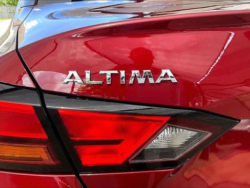 Certified 2022 Nissan Altima 2.5 SV w/ SV Premium Package FWD image 10