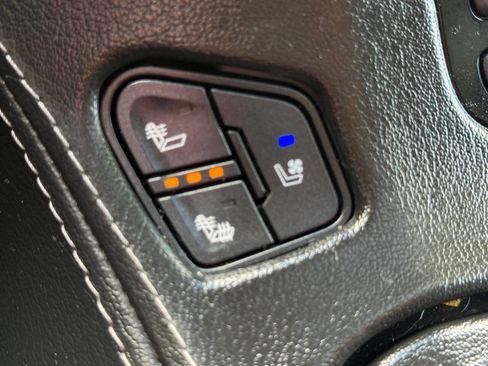 Used 2017 GMC Yukon XL Denali w/ Open Road Package image 17