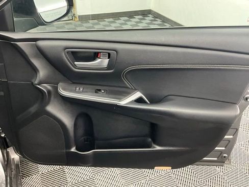 Used 2017 Toyota Camry XLE w/ Moonroof Package FWD image 14