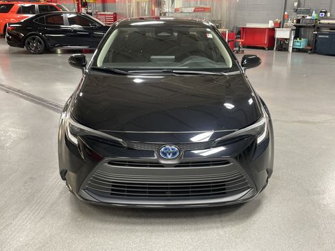 Used 2023 Toyota Corolla LE w/ LE Premium Package image 3