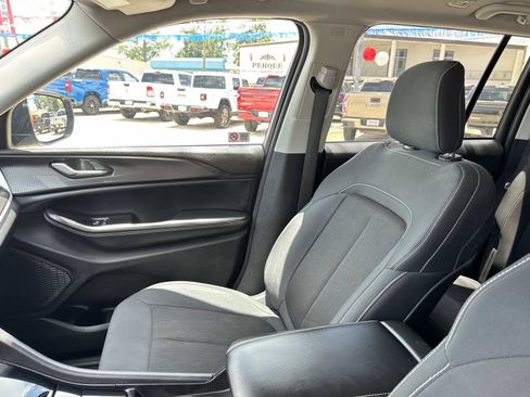 Used 2024 Jeep Grand Cherokee Laredo RWD image 15