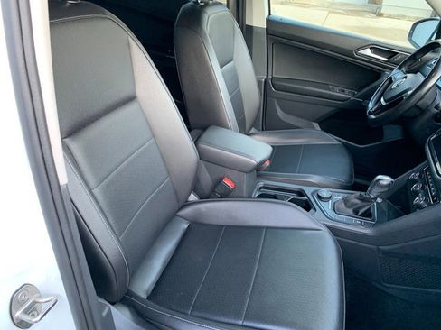 Used 2018 Volkswagen Tiguan SE w/ 18" Alloy Wheels Package image 13
