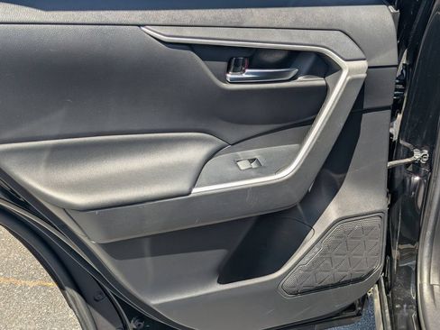 Used 2021 Toyota RAV4 XLE FWD image 18