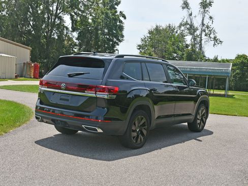 Used 2024 Volkswagen Atlas SE FWD image 4