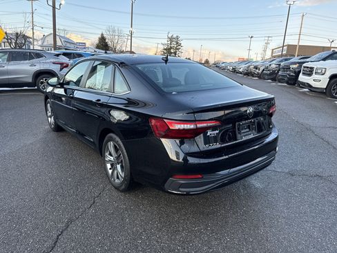 Used 2024 Volkswagen Jetta SE image 6