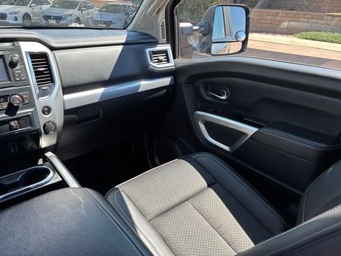 Used 2017 Nissan Titan PRO-4X AWD/4WD image 30