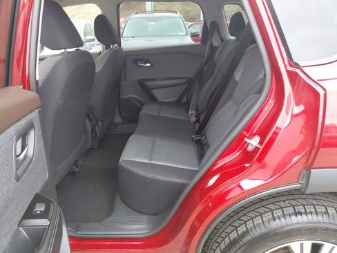 Used 2023 Nissan Rogue SV image 10