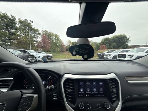 Certified 2023 GMC Acadia SLE w/ Driver Convenience Package image 9