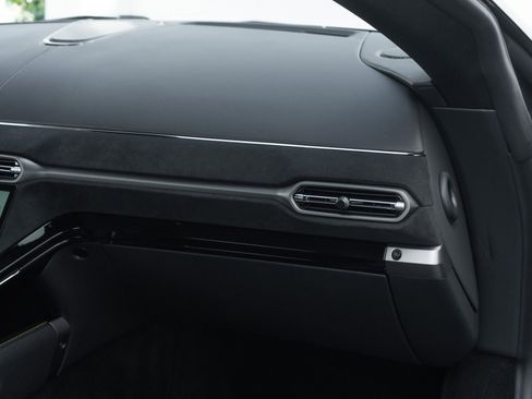 Used 2025 Aston Martin V8 Vantage Coupe RWD image 22