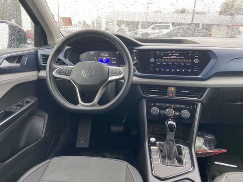 Used 2024 Volkswagen Taos SE image 10