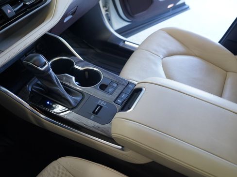 Used 2021 Toyota Highlander Platinum image 26