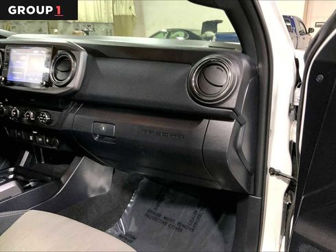 Certified 2020 Toyota Tacoma TRD Off-Road image 19