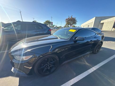 Used 2015 Ford Mustang Coupe RWD image 4