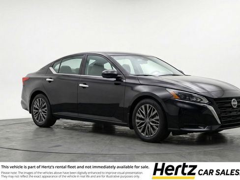 Used 2025 Nissan Altima 2.5 SV image 1