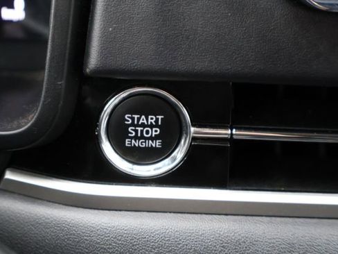 Used 2024 Mitsubishi Outlander SE image 9