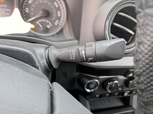 Used 2021 Toyota Tacoma TRD Sport w/ Technology Package image 18