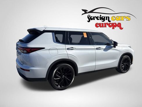 Used 2023 Mitsubishi Outlander SE Black Edition image 9