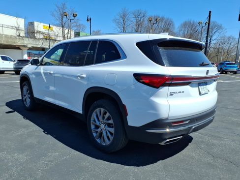 Used 2025 Buick Enclave Preferred AWD/4WD image 5