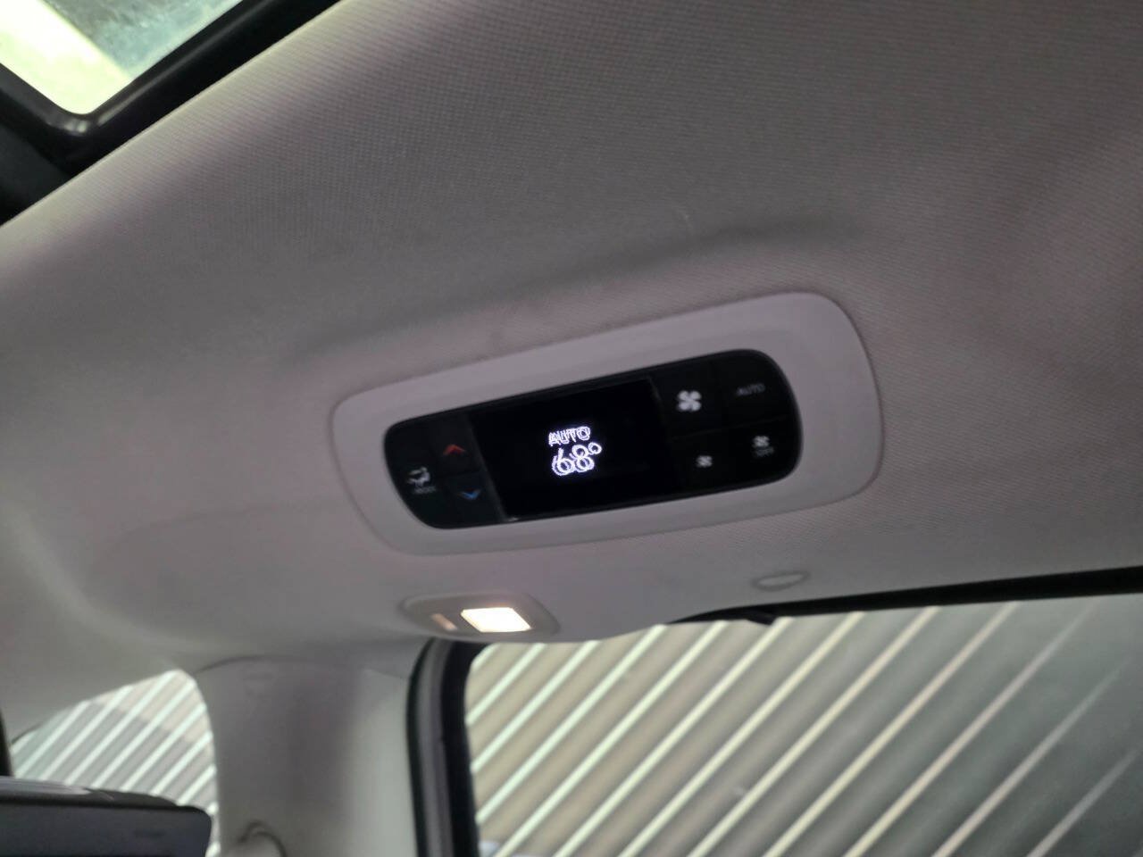 Used 2019 Chrysler Pacifica Limited FWD image 33
