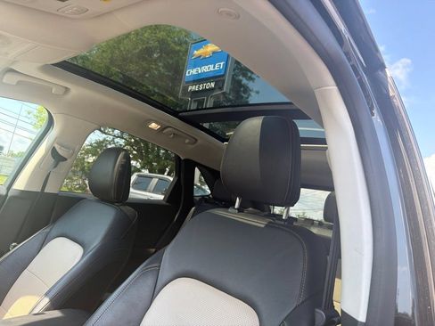 Used 2022 Ford Escape Titanium w/ Titanium Elite Package AWD/4WD image 8