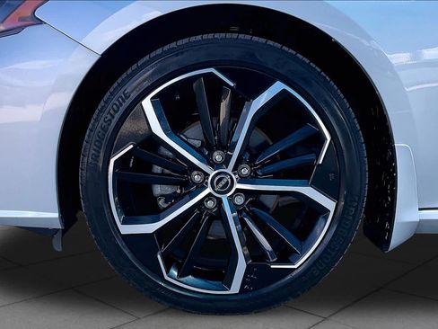 Used 2024 Nissan Altima 2.5 SR FWD image 10
