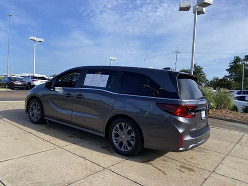 Used 2025 Honda Odyssey Touring image 8
