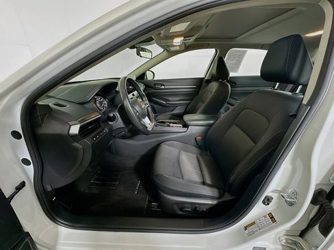 Used 2024 Nissan Altima 2.5 SV w/ SV Premium Package FWD image 13