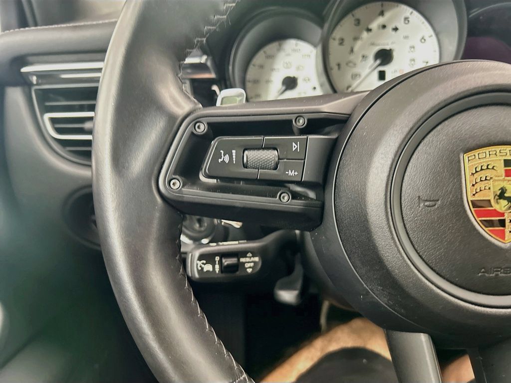 Certified 2025 Porsche Macan Turbo AWD/4WD image 13