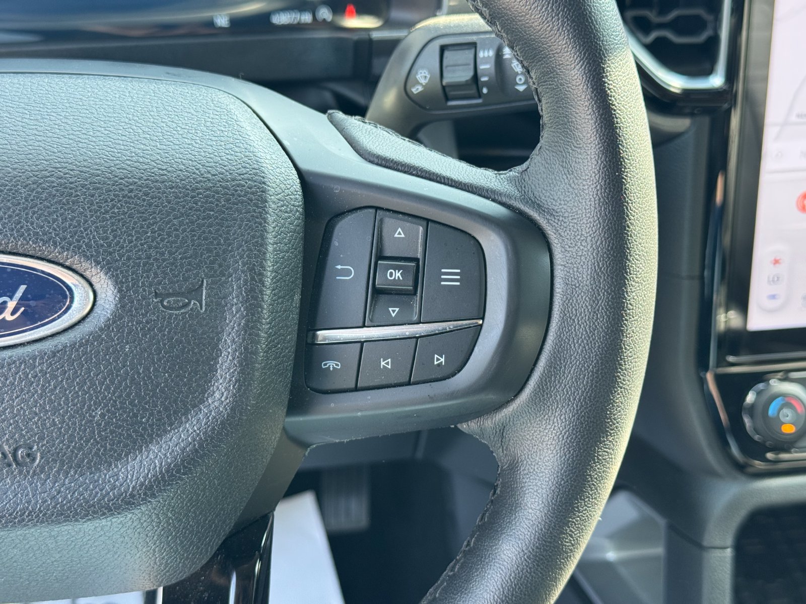 Used 2025 Ford Ranger Lariat w/ FX4 Off-Road Package AWD/4WD image 30