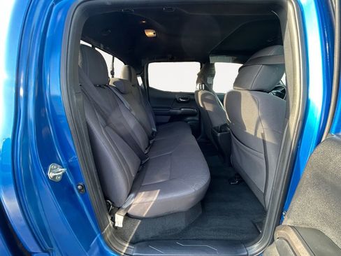 Used 2016 Toyota Tacoma TRD Sport image 11