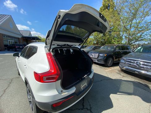 Used 2024 Volvo XC40 B5 Ultimate w/ Protection Package Premier image 14