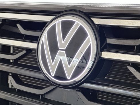 Used 2024 Volkswagen Atlas Peak Edition SEL image 37