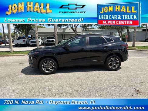 Used 2025 Chevrolet Trax LT w/ Driver Confidence Package FWD image 4