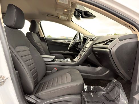 Used 2020 Ford Fusion SE FWD image 19