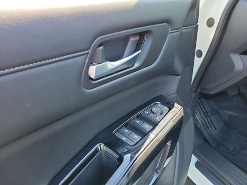 Certified 2022 Nissan Pathfinder SV image 18