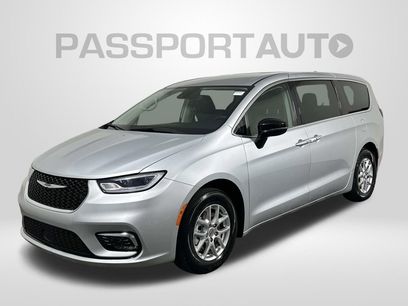 Used 2024 Chrysler Pacifica Touring-L