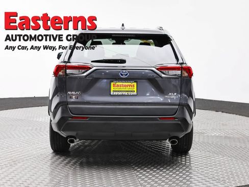Used 2021 Toyota RAV4 XLE AWD/4WD image 6