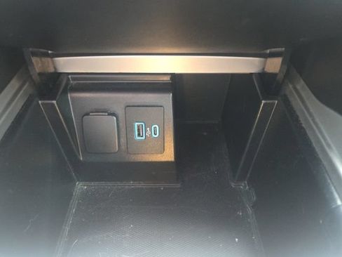 Used 2020 Ford Explorer XLT w/ Equipment Group 202A AWD/4WD image 35